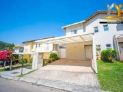 Casa / Sobrado para Venda em Cotia/SP Granja Viana 3 Quartos