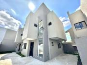 Casa / Sobrado para Venda em Curitiba/PR Campo Comprido...