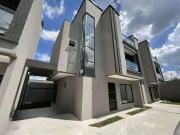 Casa / Sobrado para Venda em Curitiba/PR Capão Raso 3...