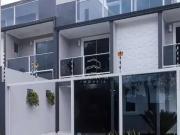 Casa / Sobrado para Venda em Curitiba/PR Capão Raso 3...