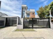 Casa / Sobrado para Venda em Curitiba/PR Capão Raso 3...