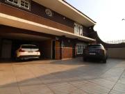 Casa / Sobrado para Venda em Curitiba/PR Capão Raso 3...