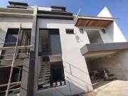 Casa / Sobrado para Venda em Curitiba/PR Capão Raso 3...