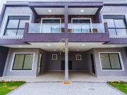 Casa / Sobrado para Venda em Curitiba/PR Fanny 3 Quartos