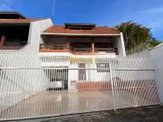 Casa / Sobrado para Venda em Curitiba/PR Guabirotuba 4...