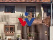 Casa / Sobrado para Venda em Curitiba/PR Guabirotuba 4...