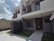 Casa / Sobrado para Venda em Curitiba/PR Novo Mundo 3...