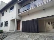 Casa / Sobrado para Venda em Curitiba/PR Parolin 5 Quartos