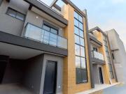 Casa / Sobrado para Venda em Curitiba/PR Pinheirinho 3...