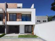 Casa / Sobrado para Venda em Curitiba/PR Santa...