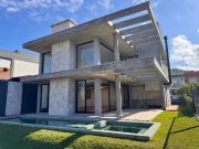 Casa / Sobrado para Venda em Florianópolis/SC Campeche 4...