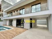 Casa / Sobrado para Venda em Guaratuba/PR Centro 4 Quartos