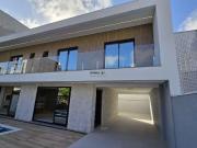 Casa / Sobrado para Venda em Guaratuba/PR Centro 4 Quartos