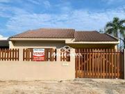 Casa / Sobrado para Venda em Guaratuba/PR Cohapar 4 Quartos