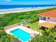 Casa / Sobrado para Venda em Guaratuba/PR Coroados 4 Quartos