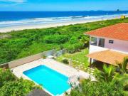 Casa / Sobrado para Venda em Guaratuba/PR Coroados 4 Quartos
