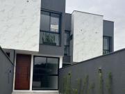 Casa / Sobrado para Venda em Joinville/SC Anita...