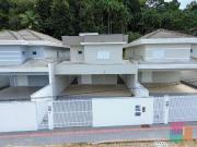 Casa / Sobrado para Venda em Joinville/SC Atiradores 4...