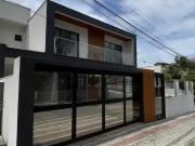 Casa / Sobrado para Venda em Joinville/SC Floresta 3 Quartos