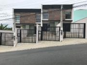 Casa / Sobrado para Venda em Joinville/SC Floresta 3 Quartos