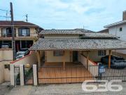Casa / Sobrado para Venda em Joinville/SC Iririú 6 Quartos