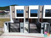 Casa / Sobrado para Venda em Joinville/SC Saguaçu 3 Quartos