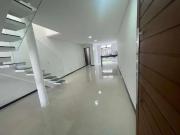 Casa / Sobrado para Venda em Juiz de Fora/MG Aeroporto 3...
