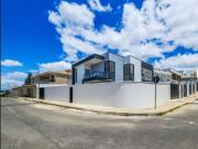 Casa / Sobrado para Venda em Juiz de Fora/MG Aeroporto 4...