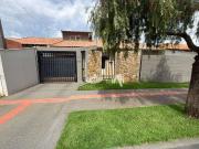 Casa / Sobrado para Venda em Londrina/PR Igapó 4 Quartos