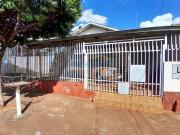 Casa / Sobrado para Venda em Londrina/PR Interlagos 4...