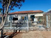 Casa / Sobrado para Venda em Londrina/PR Leonor 3 Quartos