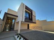 Casa / Sobrado para Venda em Londrina/PR Universitário 3...