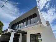 Casa / Sobrado para Venda em Macaé/RJ Imboassica 4 Quartos