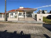 Casa / Sobrado para Venda em Palhoça/SC Aririu 3 Quartos