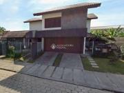 Casa / Sobrado para Venda em Palhoça/SC Centro 4 Quartos