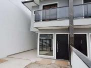 Casa / Sobrado para Venda em Palhoça/SC Pagani 3 Quartos