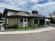 Casa / Sobrado para Venda em Palhoça/SC Pedra Branca 3...