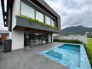 Casa / Sobrado para Venda em Palhoça/SC Pedra Branca 3...