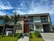 Casa / Sobrado para Venda em Palhoça/SC Pedra Branca 3...