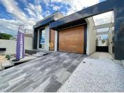 Casa / Sobrado para Venda em Palhoça/SC Pedra Branca 3... Casa / Sobrado para Venda em Palhoça/SC Pedra Branca 3...