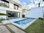 Casa / Sobrado para Venda em Palhoça/SC Pedra Branca 3...