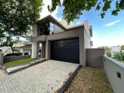 Casa / Sobrado para Venda em Palhoça/SC Pedra Branca 3...