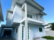 Casa / Sobrado para Venda em Palhoça/SC Pedra Branca 3...