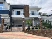 Casa / Sobrado para Venda em Palhoça/SC Pedra Branca 4...
