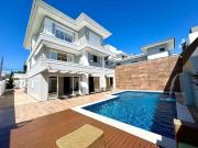 Casa / Sobrado para Venda em Palhoça/SC Pedra Branca 4...