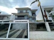 Casa / Sobrado para Venda em Palhoça/SC Pedra Branca 4...