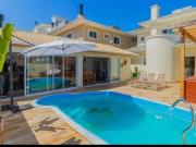 Casa / Sobrado para Venda em Palhoça/SC Pedra Branca 4...