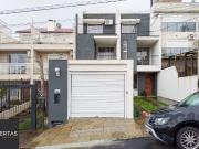 Casa / Sobrado para Venda em Porto Alegre/RS Guarujá 3...