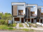 Casa / Sobrado para Venda em Porto Alegre/RS Guarujá 3...