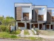 Casa / Sobrado para Venda em Porto Alegre/RS Guarujá 3...